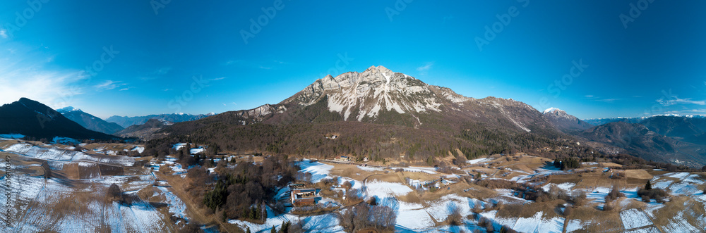 Ταπετσαρία Monte Stivo, Trentino mountain north of Lake Garda.