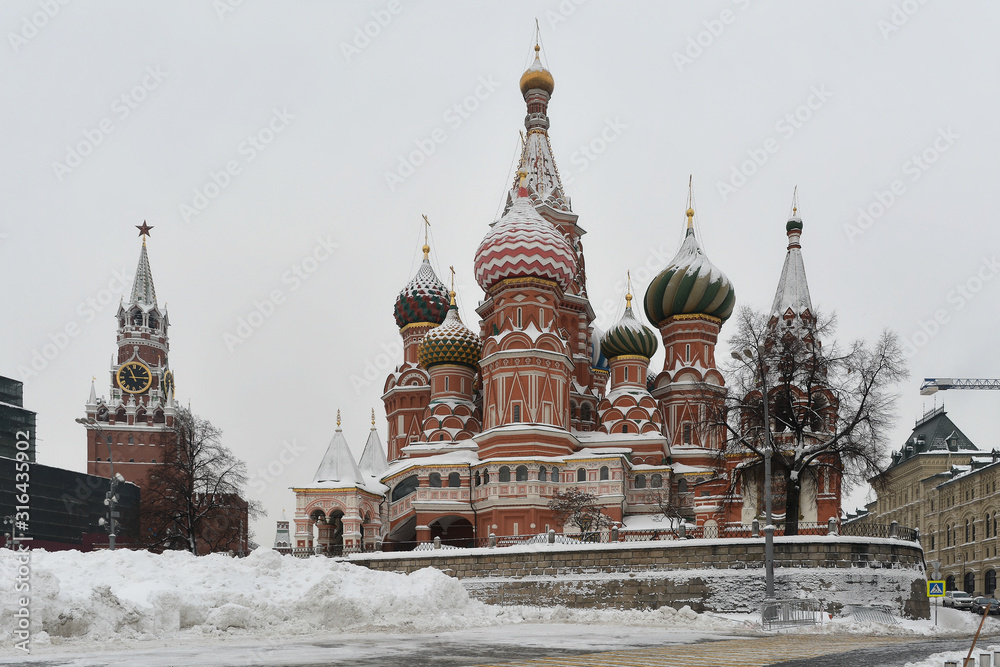 Obraz premium St. Basil's Cathedral in winter Moscow.
