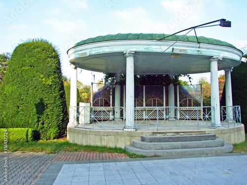 Photography Wiener Stadtpark, Wien (English-style, 19th-century public park with a river, or