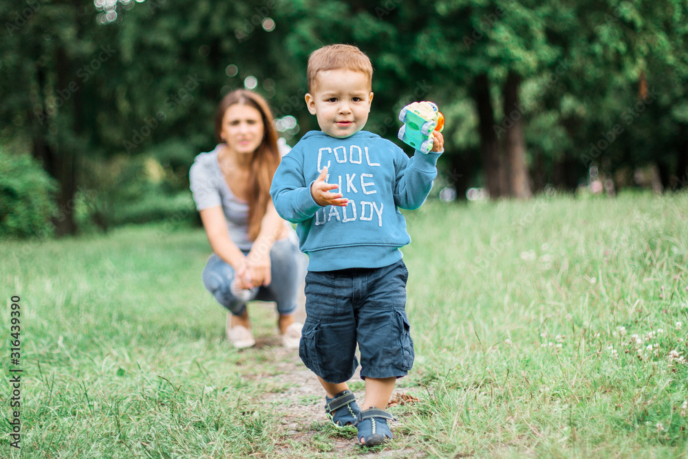 Fototapeta premium Mother play with son in the park.
