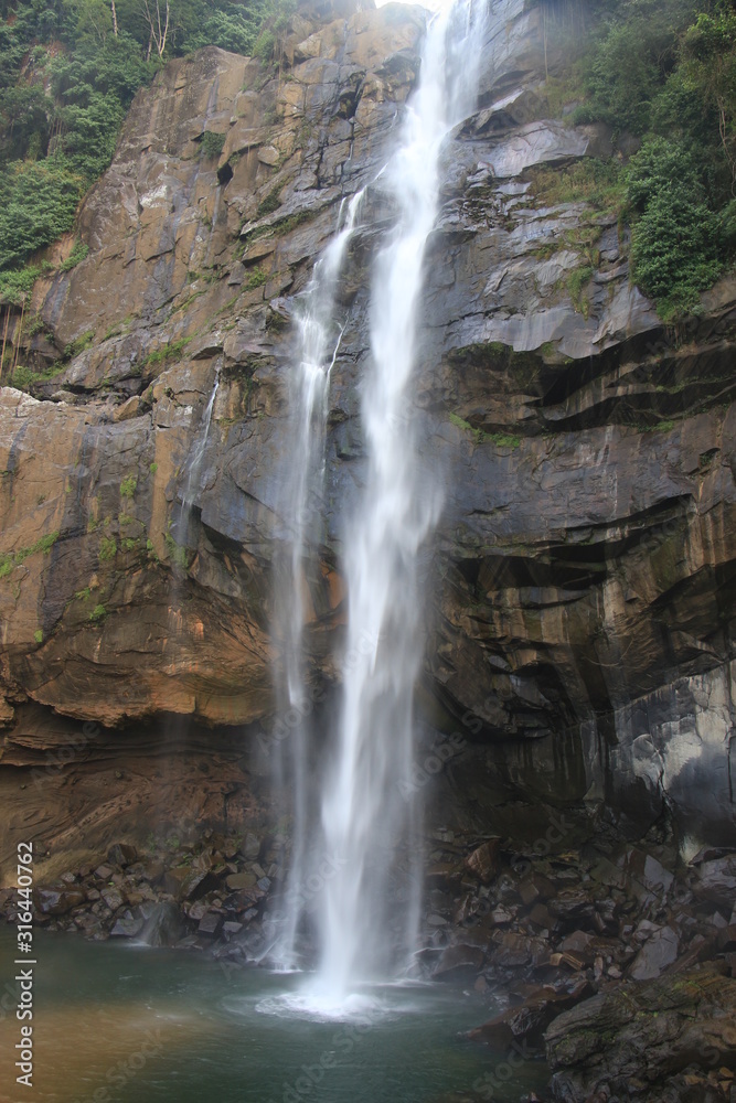 Lakshapana fall sri lanka