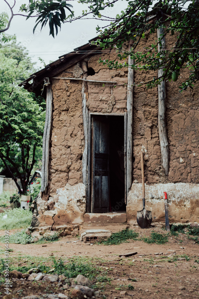 Casa de bahareque en pueblo colombiano Stock Photo | Adobe Stock