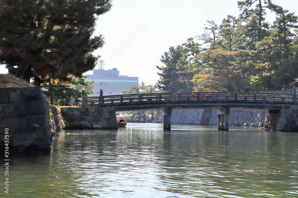 Fototapeta premium 松江城の北惣門橋、