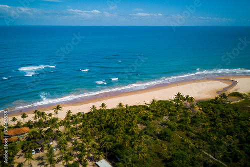 Algod  es beach is located on the Mara   peninsula  one of the main tourist destinations in the south of the state of Bahia. Brazil