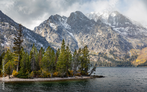 Obraz na płótnie Jenny Lake inside mountain area of Grand Teton National Park.