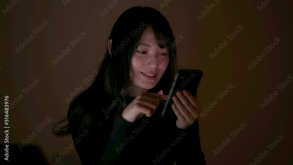 スマートフォン・女性 スマートフォン・女性
