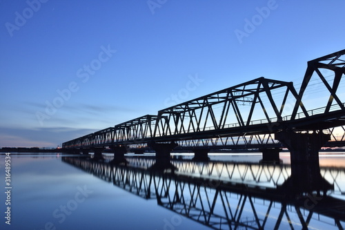 鉄橋 © k k