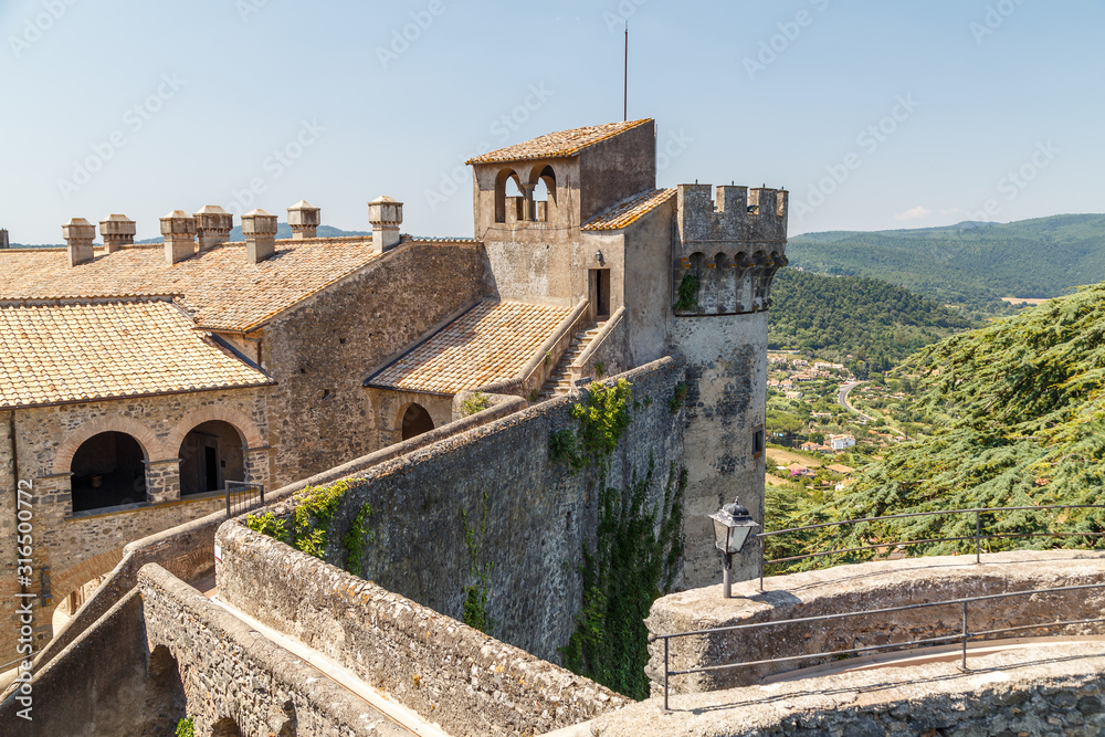 Obraz premium BRACCIANO / ITALY - JULY 2015: Inner yard of medieval castle of Bracciano, Italy