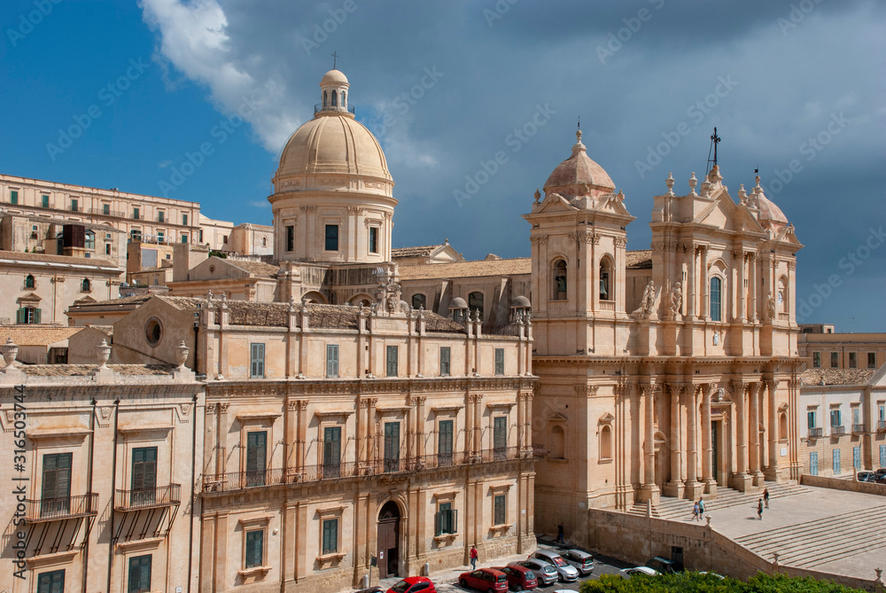 Blick auf die Kathedrale von Noto auf der italienischen Insel Sizilien
