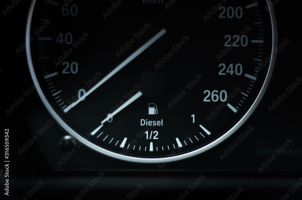 The diesel quantity sensor in the tank on the car dashboard. The use of diesel fuel and gasoline cars in an economical mode. The diesel quantity sensor in the tank on the car dashboard. The use of diesel fuel and gasoline cars in an economical mode.