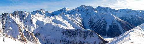Panorama des Tuxer Hauptkammes mit dem höchsten Berg, dem Olperer im Winter photo