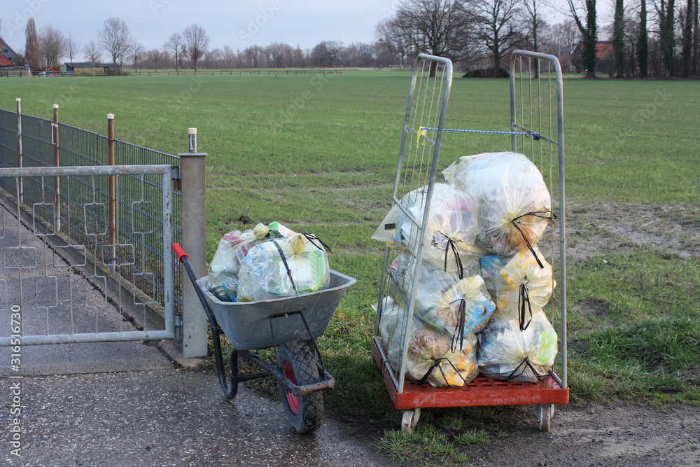 Abholung Gelber Sack Bremen Gelber Sack zur Abholung bereitgestellt Stock Photo | Adobe Stock