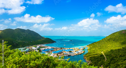 Fototapeta Naklejka Na Ścianę i Meble -  Anse Marcel on the island of Saint Martin in the Caribbean