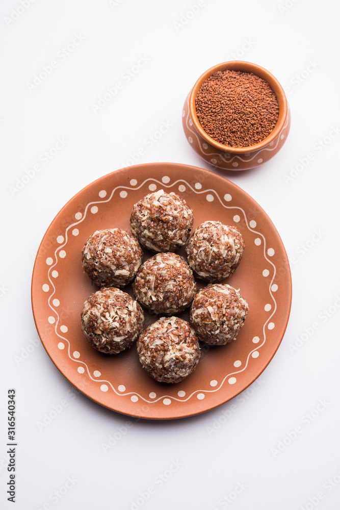 Φωτογραφία Aliv Laddu, Halim Ladoo or Garden cress Seed sweet Balls a very nutritious food in winters or for New Moms