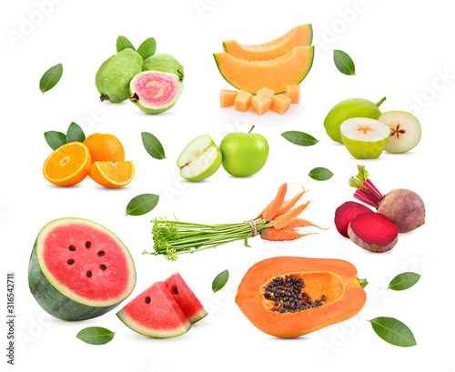 Fototapeta Naklejka Na Ścianę i Meble -  vegetables and fruits isolated on white background