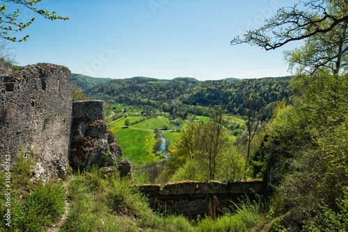 Blick von der Ruine Neideck ins Wiesenttal Fränkische Schweiz Bayern Deutschland