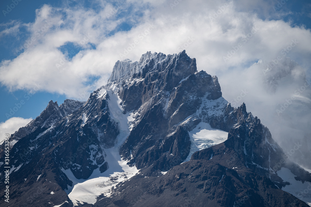 Obraz premium Cloudy Mountain