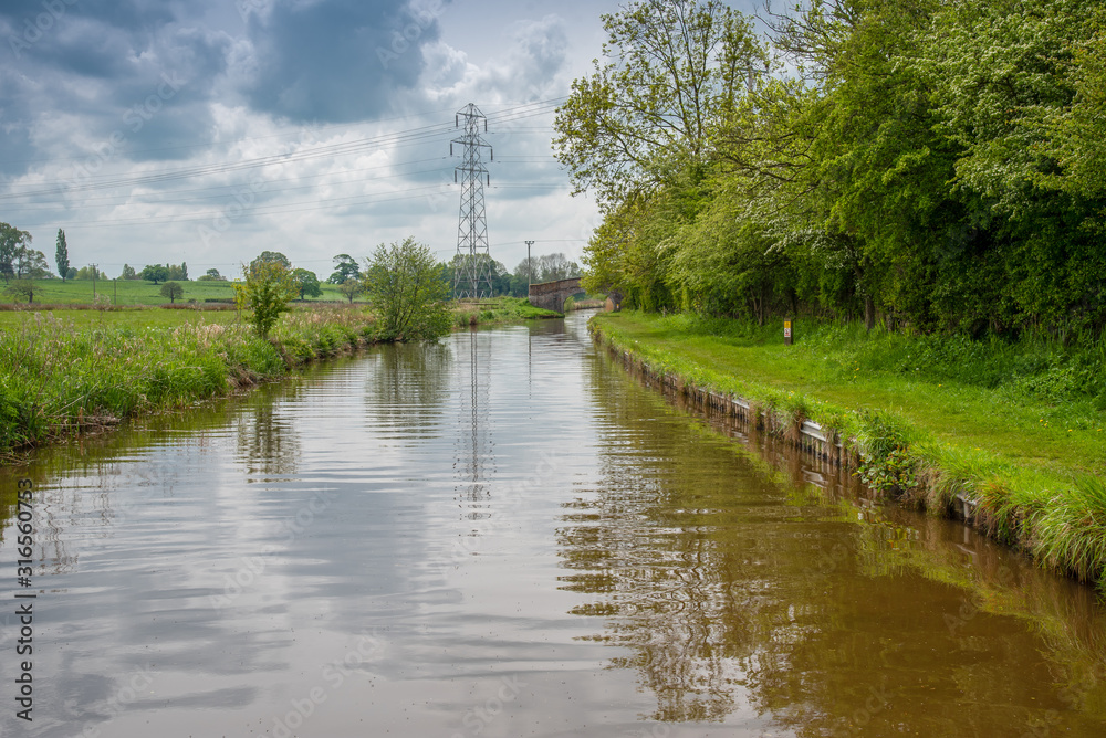 Obraz premium Scenic canal view of the Llangollen Canal near Whitchurch, Shropshire, UK