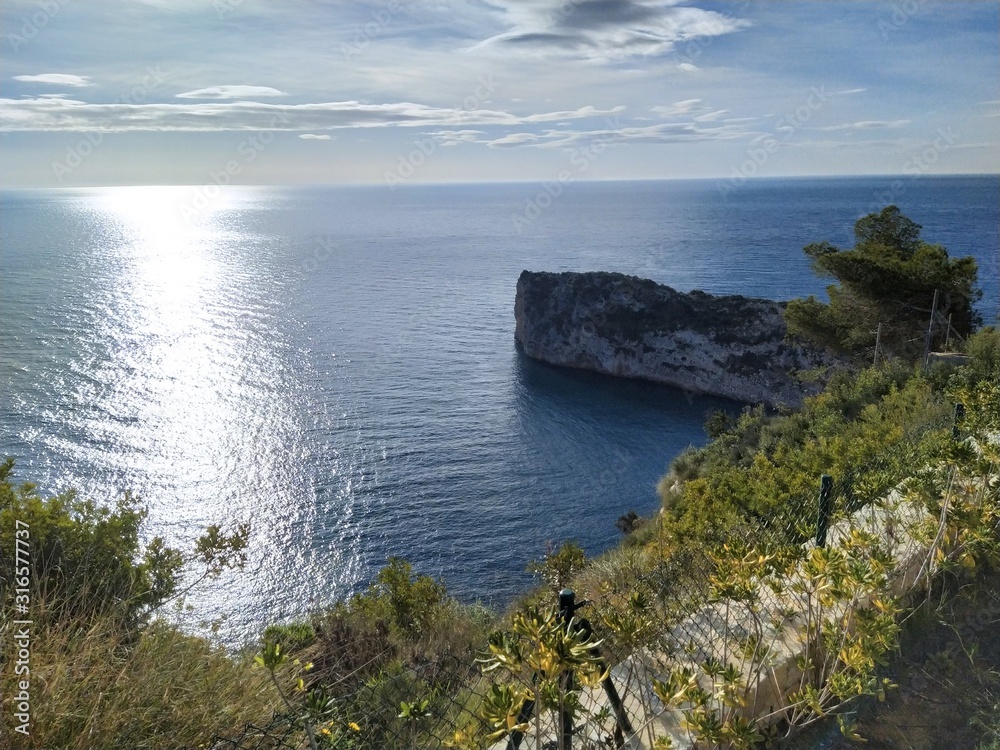 sea and rocks