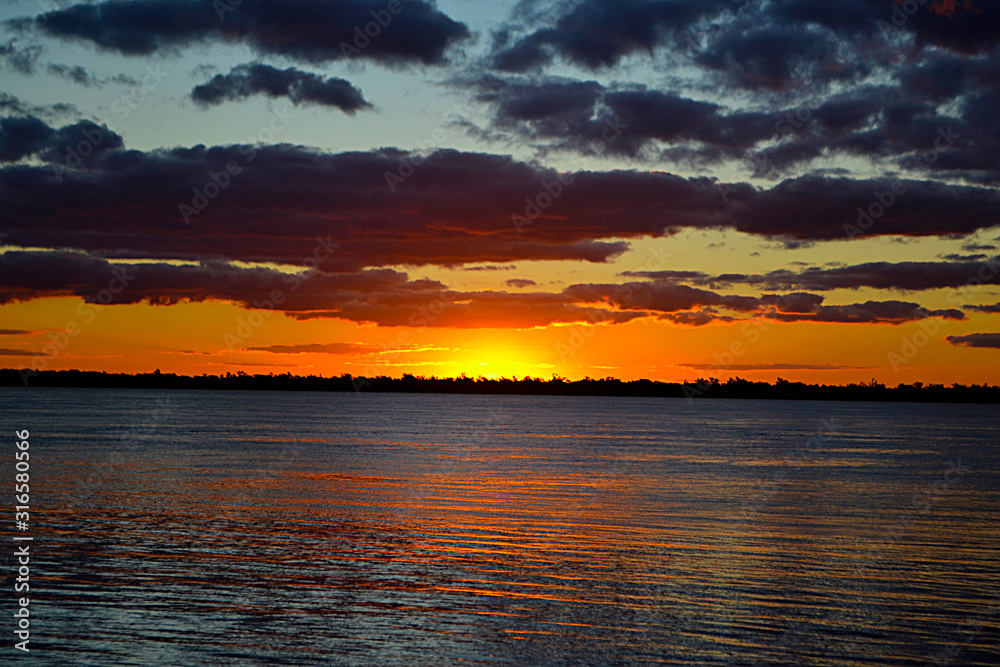 Fototapeta premium Atardecer en Urquiza Entre Rios