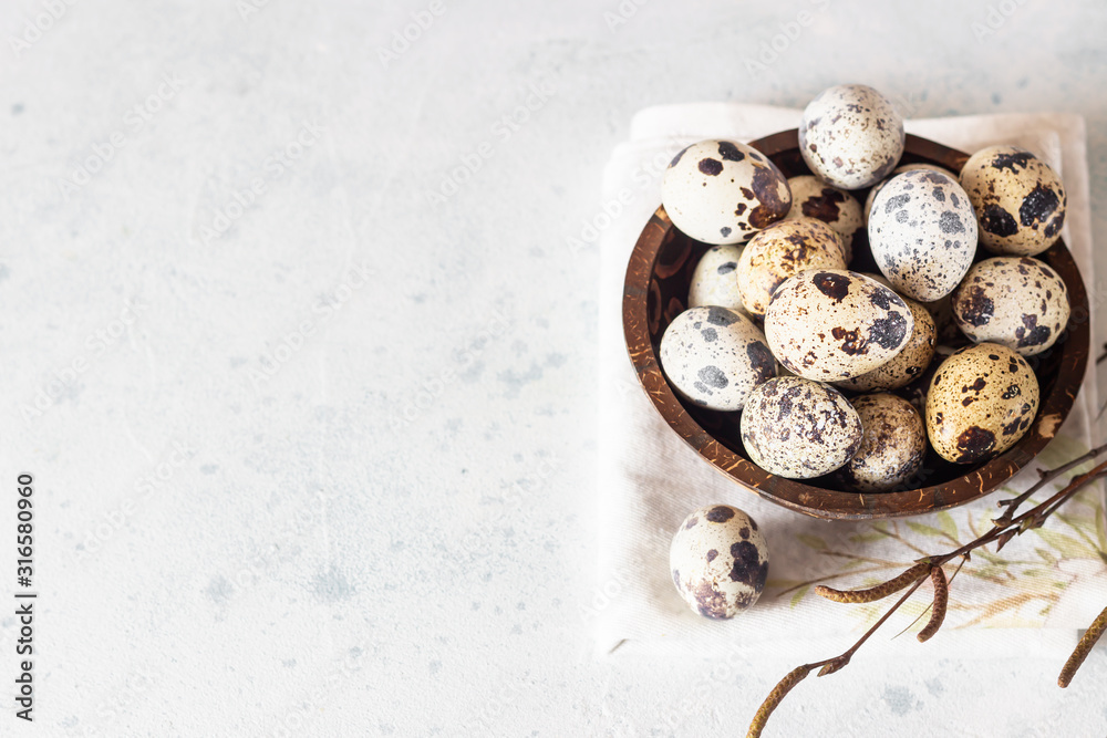 Spring Easter holiday. Zero waste Easter concept with traditional Easter decoration – quail eggs in a coconut bowl. Eco friendly lifestyle, copy space. 