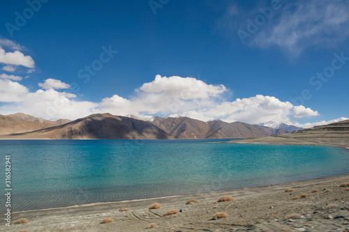Pangong Tso lake in Ladakh, India © urdialex