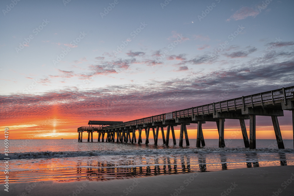 Fototapeta premium Fishing Pier at Sunrise