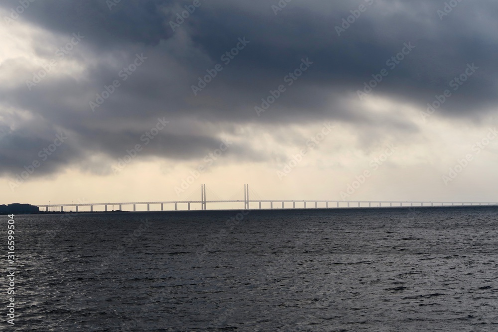 Blick von Malmö (Schweden) auf die Öresundbrücke 