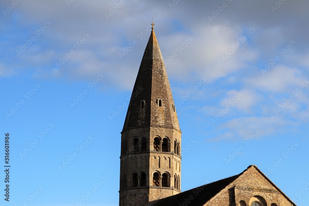 Eglise Saint André dans le village de Saint André de Bagé - Département de l'Ain - Construite au 12 ème siècle - Vue extérieure