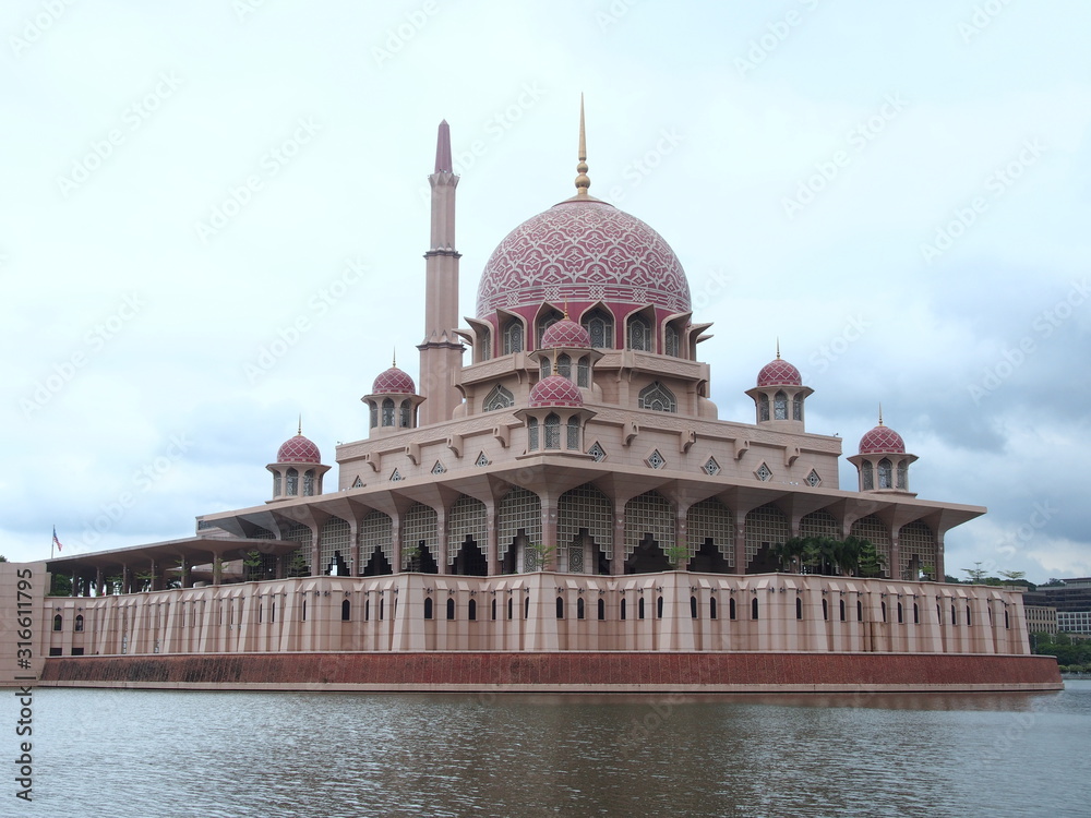 Naklejka premium Putra Mosque in Malaysia, Kuala Lumpur