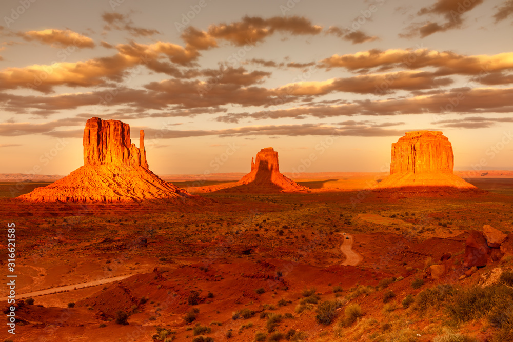 Monument Valley, twice a year the shadow is casted on middle butte. Rare spactacle Monument Valley, twice a year the shadow is casted on middle butte. Rare spactacle