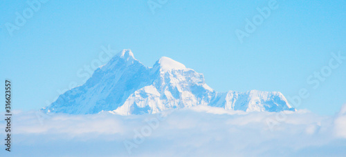 Mount Everest, Himalaya, Asien, über den Wolken, blauer Himmel, schnee bedeckt berggipfel, weiß, sonne, leuchten, fliegen, berg, bergspitze, gipfel, gebirge, verreisen, erkunden, besteigen bergsteigen
