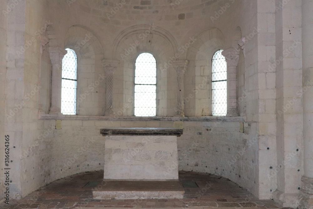 Eglise Saint André dans le village de Saint André de Bagé - Département de l'Ain - Construite au 12 ème siècle - Vue de l'intérieur