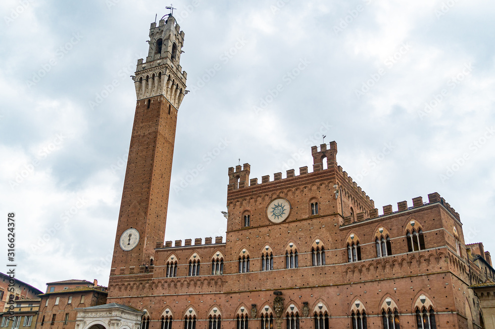 Palazzo Pubblico and the tower Torre del Mangia in the city square Piazza del Campo