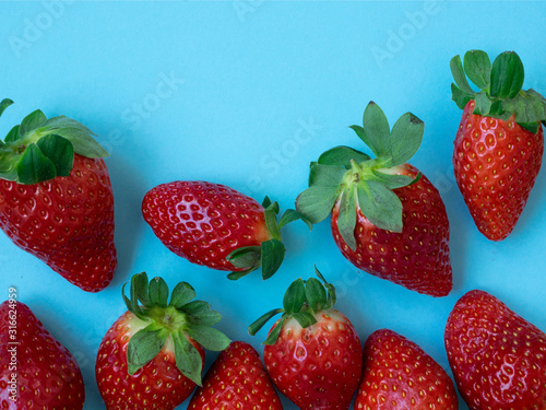 Group of strawberries from above photo