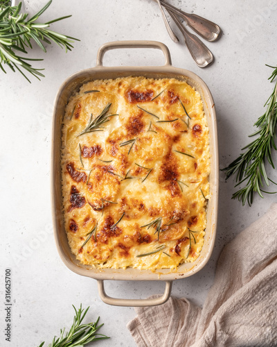 potato casserole with cream, gratin dauphinois, french cuisine