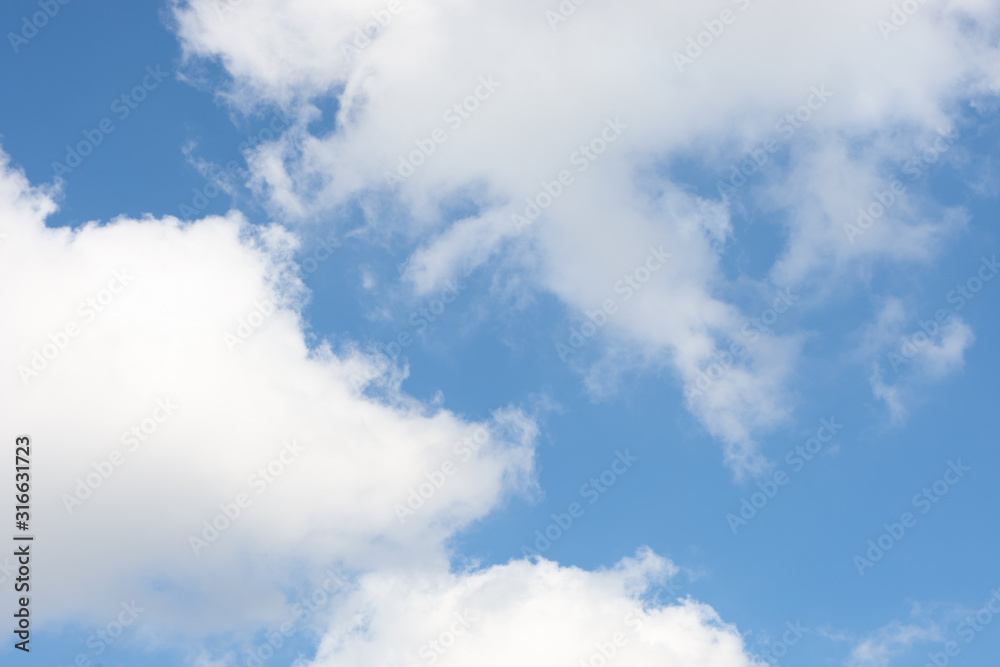 Obraz premium blue skies with white clouds. background backdrop.