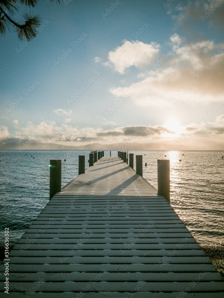 Fototapeta premium A dock in Lake Tahoe