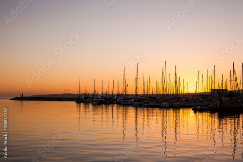 Fototapeta Naklejka Na Ścianę i Meble -  Sunset. Sunset at the port of Estepona.