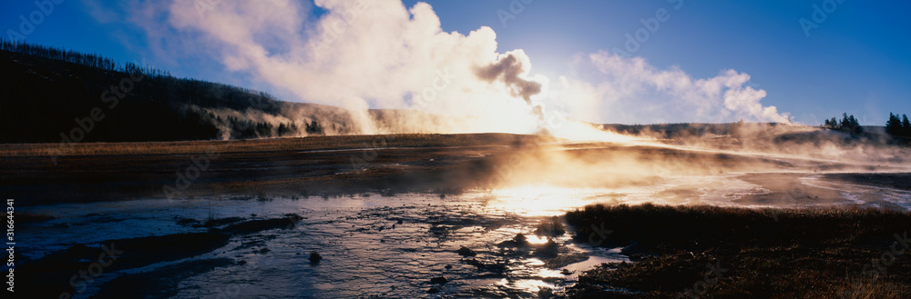 Fototapeta premium This is the famous Old Faithful Geyser. The geyser is erupting at sunrise.