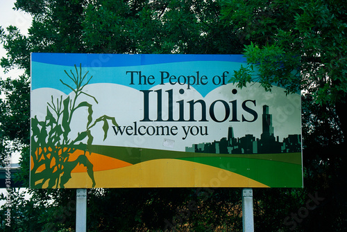 Fotografia, Obraz This is a road sign that says, the people of Illinois welcome you