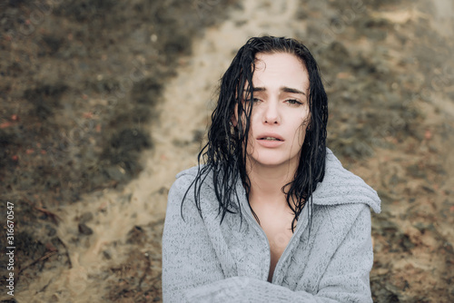 Tablou pe pânză Beautiful girl got wet in the rain and froze