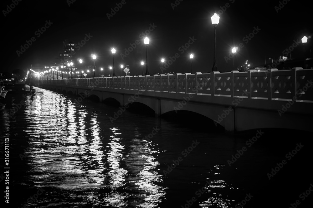 Fototapeta premium bridge at night