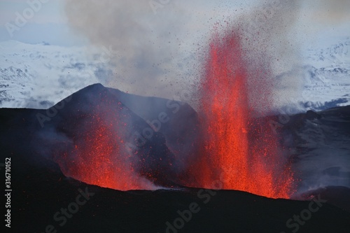 FimmvÜrduhalsi Eruption 2010 Iceland