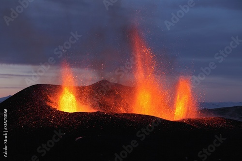 FimmvÜrduhalsi Eruption 2010 Lavafountains Iceland