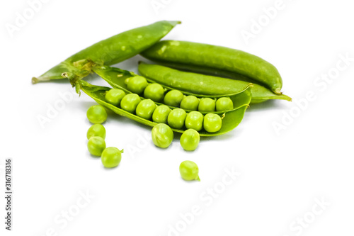 Wallpaper Mural Fresh green peas isolated on white background Torontodigital.ca