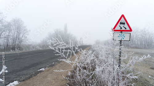 Canvas Print slippery road sign in the fog