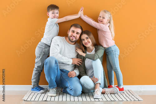 Portrait of happy family ne...