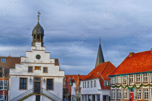 Alte Häuser und Rathaus am Marktplatz in Lingen im Emsland photo