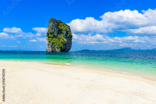 Poda Island - Paradise beach in tropical scenery - near Ao Nang, Ao Phra Nang bay, Krabi, Thailand.